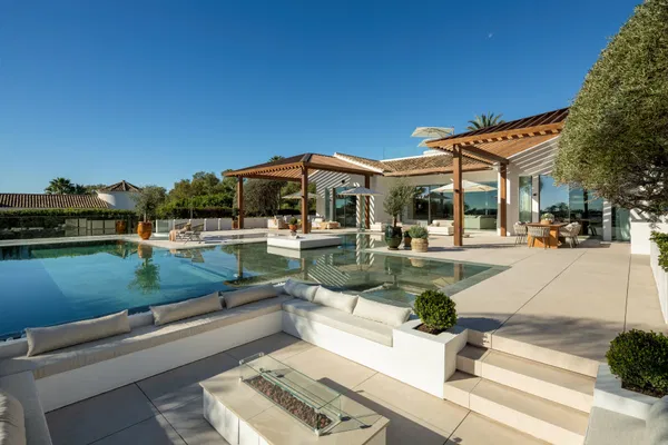 Impressive villa in prime frontline golf location in Aloha, Nueva Andalucia