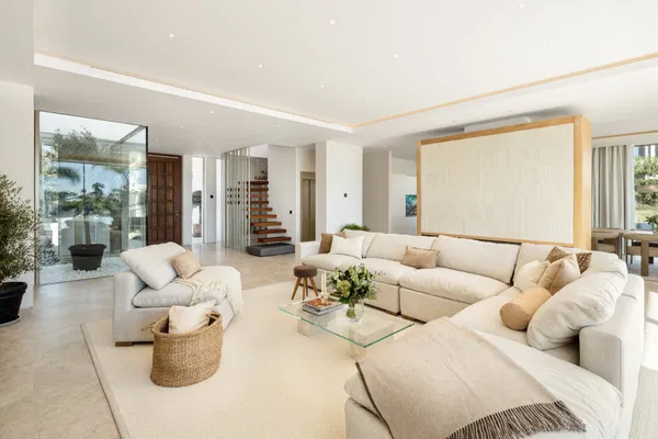 Impressive villa in prime frontline golf location in Aloha, Nueva Andalucia