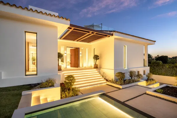 Impressive villa in prime frontline golf location in Aloha, Nueva Andalucia