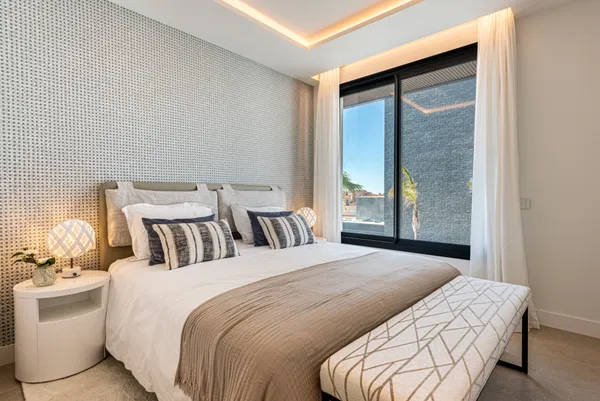 Stunning villa with rooftop solarium and spectacular views in Riviera del Sol
