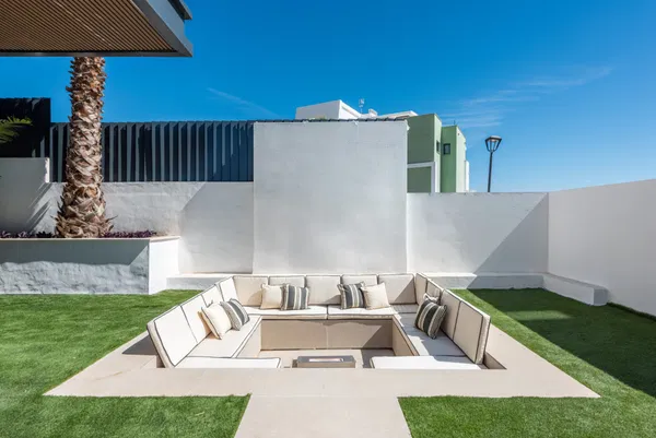 Stunning villa with rooftop solarium and spectacular views in Riviera del Sol