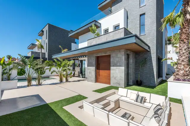 Stunning villa with rooftop solarium and spectacular views in Riviera del Sol