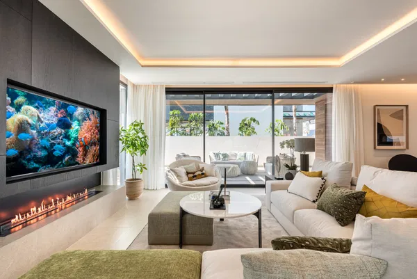Stunning villa with rooftop solarium and spectacular views in Riviera del Sol