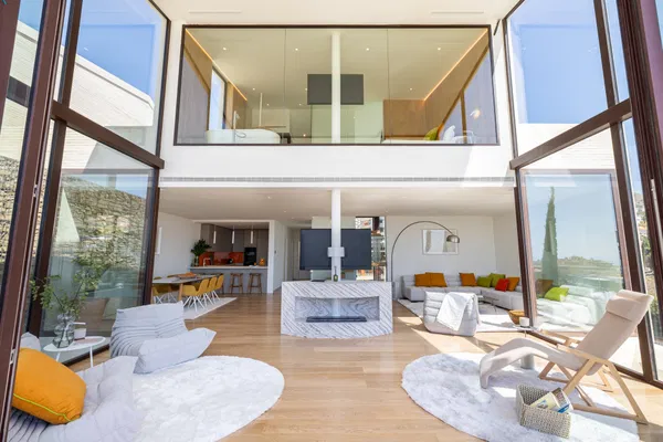 Unique villa in a development with 5-star hotel services and security in El Higuerón, Fuengirola
