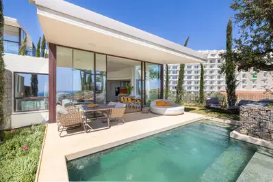 Unique villa in a development with 5-star hotel services and security in El Higuerón, Fuengirola