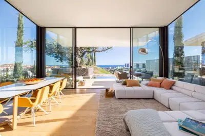 Unique villa in a development with 5-star hotel services and security in El Higuerón, Fuengirola