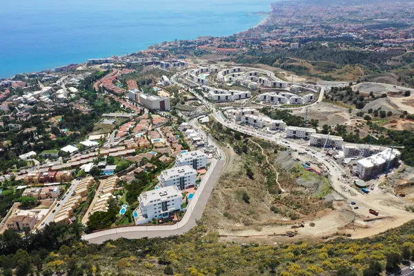 Modern ground-floor apartment with a private pool, El Higueron, Fuengirola