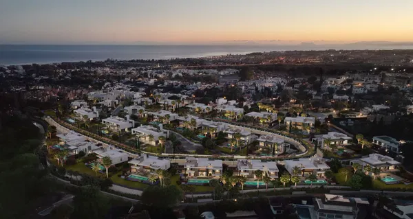 Exquisite villa project with amazing panoramic views in a closed urbanization, Nueva Andalucia