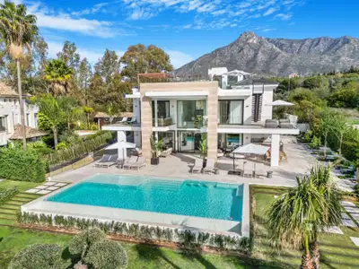 Stunning large contemporary style villa on Marbella's Golden Mile