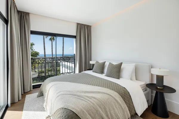 Modern villa with Mediterranean elegance in Los Arqueros, Benahavís