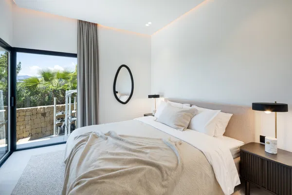 Modern villa with Mediterranean elegance in Los Arqueros, Benahavís