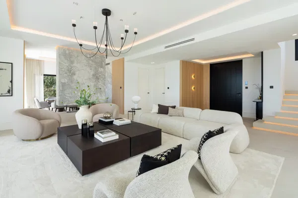 Modern villa with Mediterranean elegance in Los Arqueros, Benahavís
