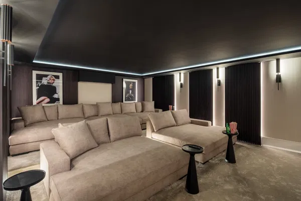 Modern villa with Mediterranean elegance in Los Arqueros, Benahavís