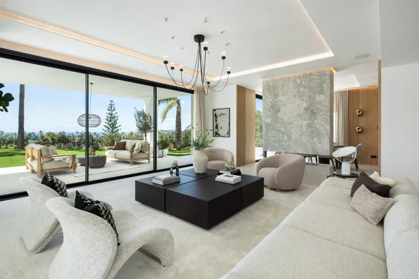 Modern villa with Mediterranean elegance in Los Arqueros, Benahavís
