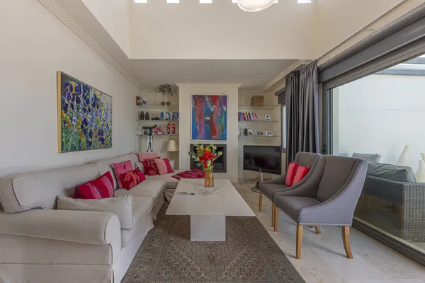 Penthouse in a privileged setting with panoramic views of the sea and golf course in Los Flamingos, Benahavís