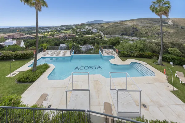 Penthouse in a privileged setting with panoramic views of the sea and golf course in Los Flamingos, Benahavís