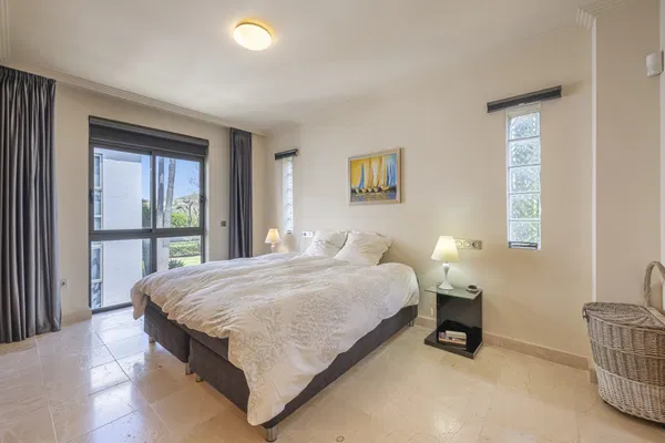 Penthouse in a privileged setting with panoramic views of the sea and golf course in Los Flamingos, Benahavís