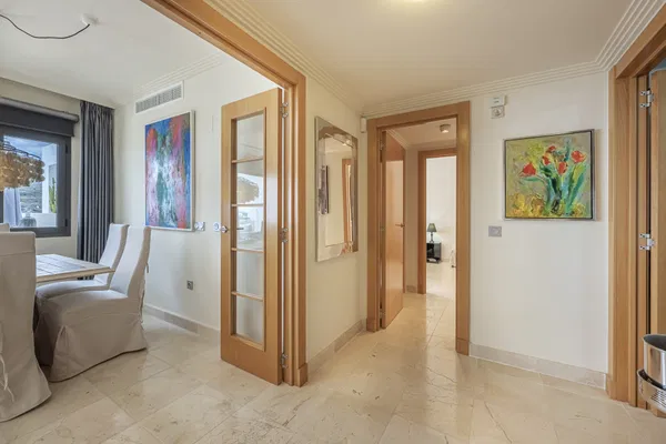 Penthouse in a privileged setting with panoramic views of the sea and golf course in Los Flamingos, Benahavís