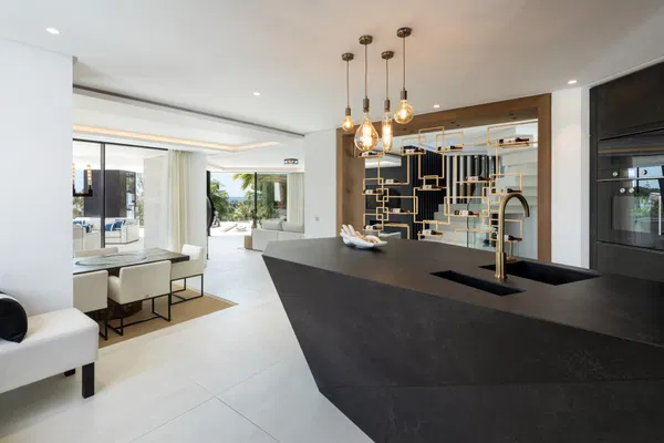 Incredible contemporary villa in El Herrojo Alto, Benahavís
