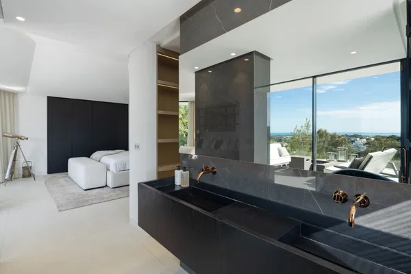 Incredible contemporary villa in El Herrojo Alto, Benahavís