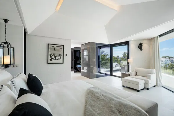 Incredible contemporary villa in El Herrojo Alto, Benahavís