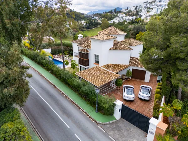 Charming Mediterranean Andalusian style villa in frontline golf in La Quinta, Benahavis