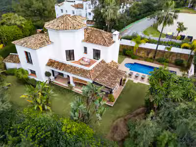 Charming Mediterranean Andalusian style villa in frontline golf in La Quinta, Benahavis