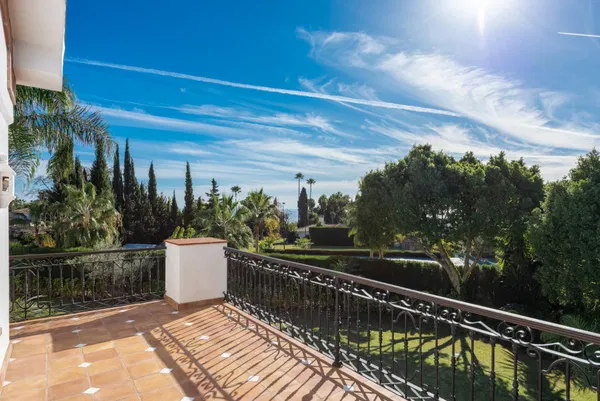 Elegant villa with Andalusian style in Sierra Blanca