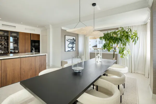 Distinguished penthouse with sea and mountain views in a secured community in Nagüeles Costa, Marbella Golden Mile