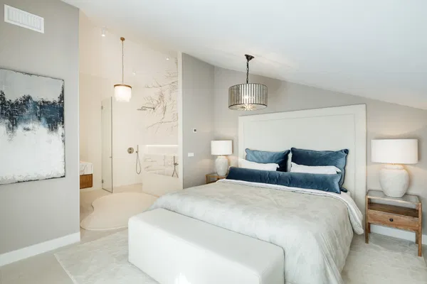 Distinguished penthouse with sea and mountain views in a secured community in Nagüeles Costa, Marbella Golden Mile