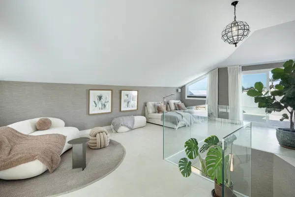 Distinguished penthouse with sea and mountain views in a secured community in Nagüeles Costa, Marbella Golden Mile