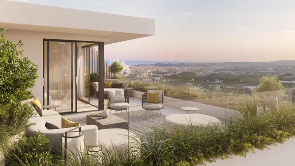 Duplex penthouse with panoramic sea-view terraces in the prestigious El Higuerón development