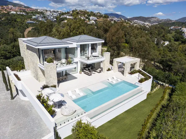 Magnificent villa with panoramic views in La Quinta in a gated and private community, La Quinta, Benahavis