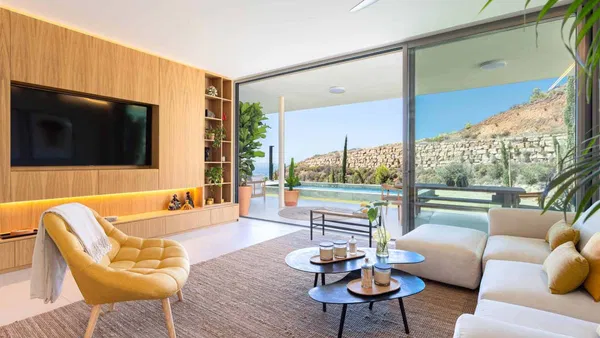 An oasis of calm: ground floor with private garden and pool in El Higuerón, Fuengirola