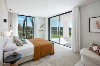 Villa with open panoramic views to the sea, in Real de La Quinta, Benahavis