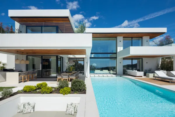 Villa with open panoramic views to the sea, in Real de La Quinta, Benahavis