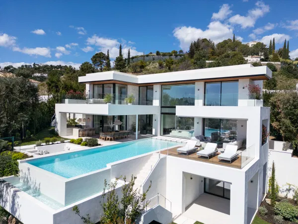 Villa with open panoramic views to the sea, in Real de La Quinta, Benahavis