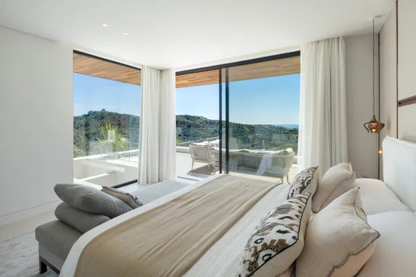 Villa with open panoramic views to the sea, in Real de La Quinta, Benahavis