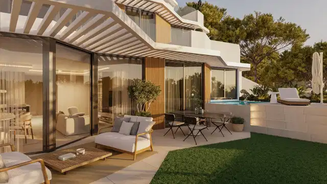 Contemporary luxury apartment with a private pool and sea views, Málaga East