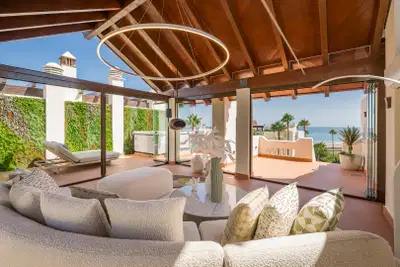 Contemporary seafront penthouse with rooftop terrace in Bahía del Velerín, Estepona