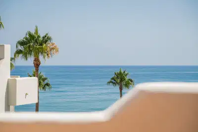 Contemporary seafront penthouse with rooftop terrace in Bahía del Velerín, Estepona