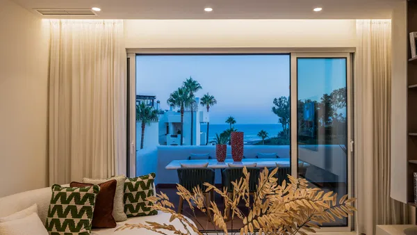 Contemporary seafront penthouse with rooftop terrace in Bahía del Velerín, Estepona