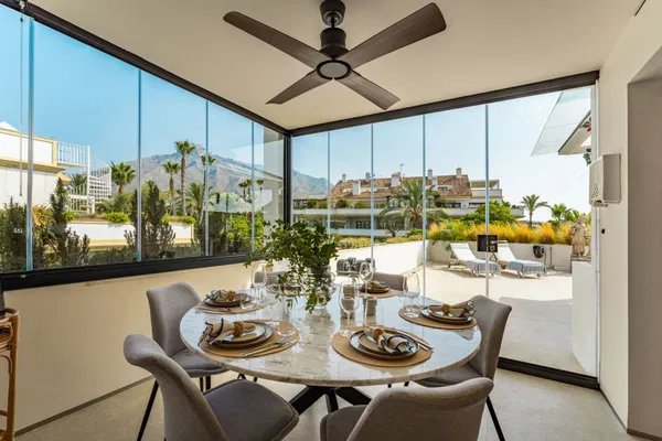 Elegant Renovated Duplex in Marbella’s Prestigious Golden Mile