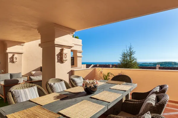 Elegant 3 Bed Apartment with Sea views in Albatros Hills, Nueva Andalucia