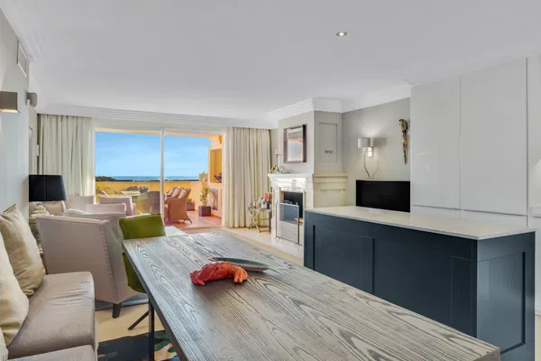 Elegant 3 Bed Apartment with Sea views in Albatros Hills, Nueva Andalucia