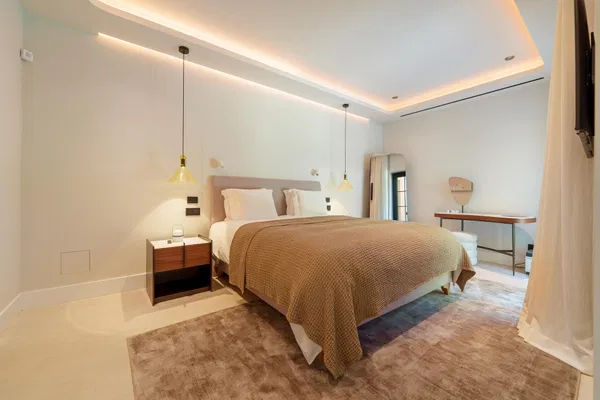 Contemporary one-level oasis just minutes from Puerto Banús, Marbella