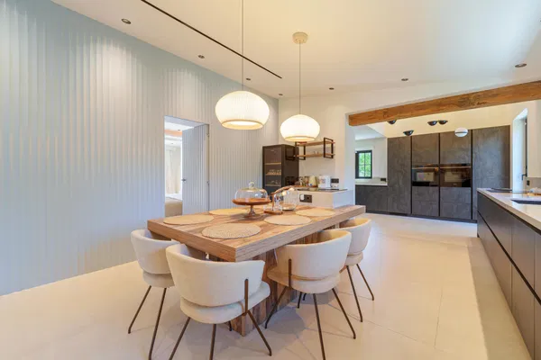 Contemporary one-level oasis just minutes from Puerto Banús, Marbella