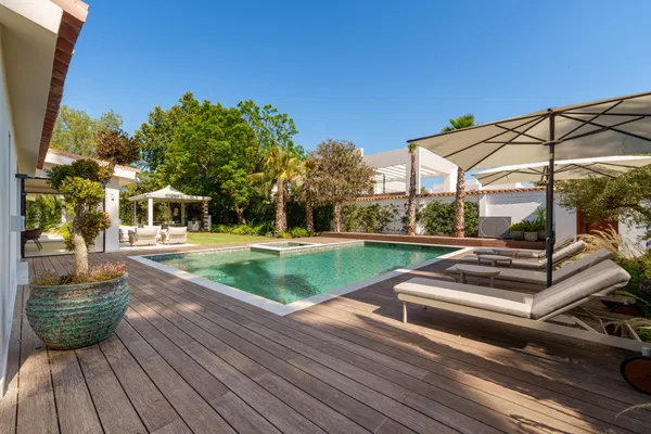 Contemporary one-level oasis just minutes from Puerto Banús, Marbella