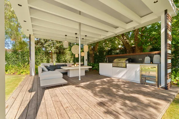 Contemporary one-level oasis just minutes from Puerto Banús, Marbella