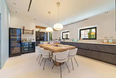 Contemporary one-level oasis just minutes from Puerto Banús, Marbella